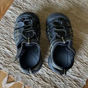 Keens Kid’s Sandals size 11
